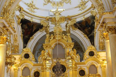 Güzel mimarisi ile Saint Petersburg kentinde Bina