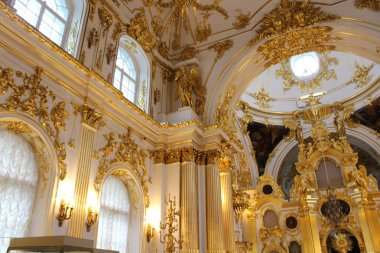 Güzel mimarisi ile Saint Petersburg kentinde Bina