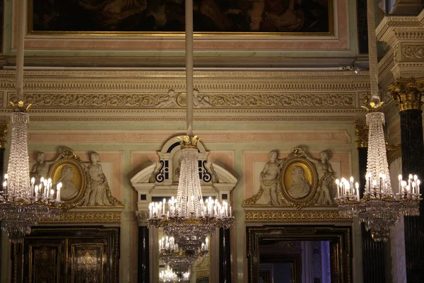 Edificio en la ciudad de San Petersburgo con hermosa arquitectura — Foto de Stock