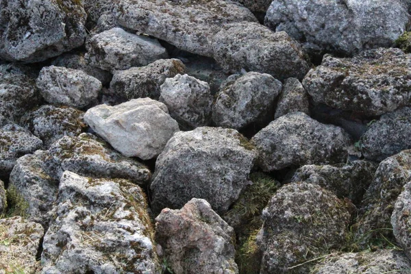 Камені різних розмірів і грунту, красивий фон . — стокове фото