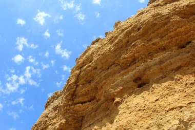 Farklı boyutlarda ve topraktaşlar, güzel arka plan.