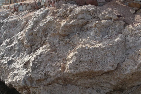 異なるサイズと土壌、美しい背景の石. — ストック写真