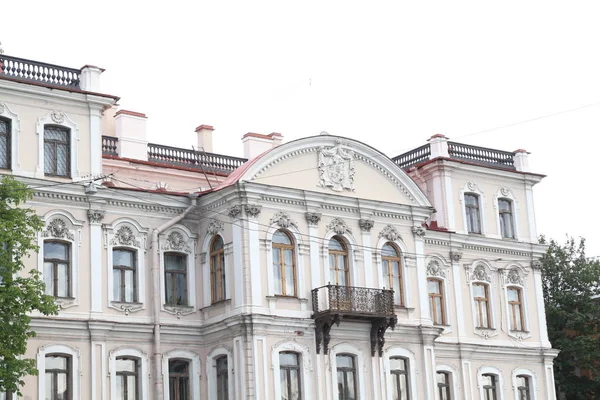 17 de julio. 2019. San Petersburgo, Rusia. Hermosa arquitectura de la ciudad vieja — Foto de Stock