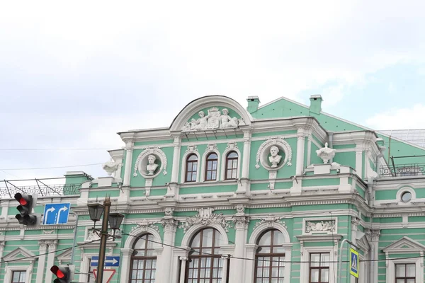 17 de julio. 2019. San Petersburgo, Rusia. Hermosa arquitectura de la ciudad vieja — Foto de Stock