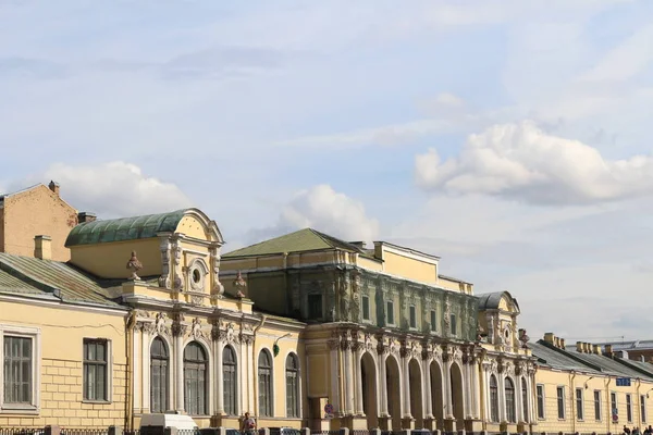 17. července. 2019 Saint-Petrohrad, Rusko. Krásná stará městská architektura — Stock fotografie