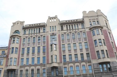 Güzel mimarisi ile şehirde bina