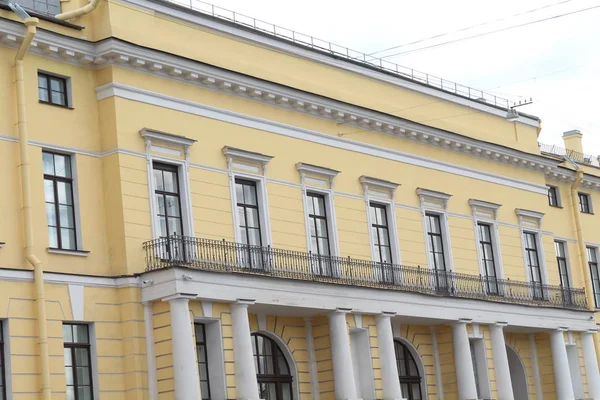 Güzel mimarisi ile şehirde bina