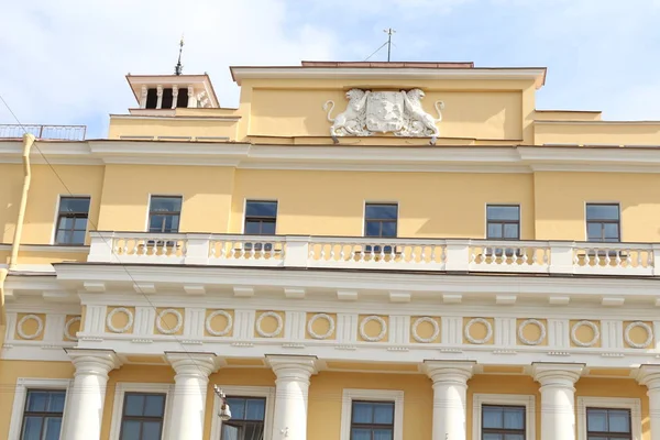 Güzel mimarisi ile şehirde bina