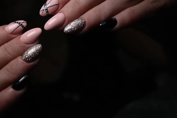 Stijlvol ontwerp van manicure op lange nagels — Stockfoto