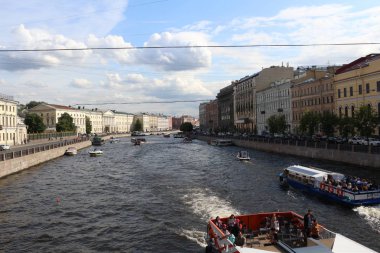 Güzel mimarisi ile şehirde bina