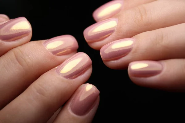 Design elegante de manicure em unhas longas — Fotografia de Stock