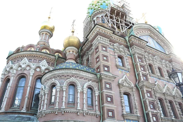 Building in the city with beautiful architecture — Stock Photo, Image