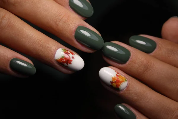 Uñas cuidadas Diseño de arte polaco de uñas. Mejor. — Foto de Stock