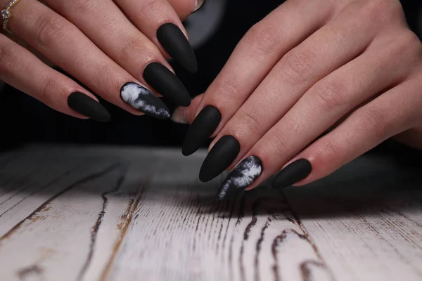 Skönheten i den naturliga nageln. Perfekt rena manikyr — Stockfoto