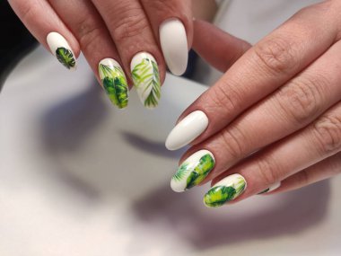 Manikür manikürü çok güzel bir dokuda.