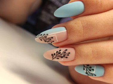 Manikür manikürü çok güzel bir dokuda.