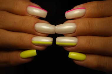 Manikür manikürü çok güzel bir dokuda.