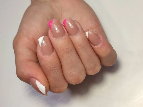 Unhas Naturais Incríveis Mãos Mulher Com Manicura Limpa Gel Polonês — Fotografia de Stock