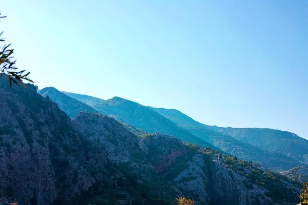 在阳光明媚的日子 黑山的山景 — 图库照片