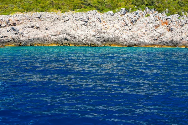 Niesamowite Seascape Jasne Widok Skały Las Błękitne Morze Boka Kotorska — Zdjęcie stockowe