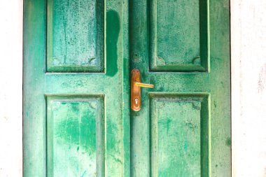 Otantik eski yeşil ahşap kapı, Karadağ