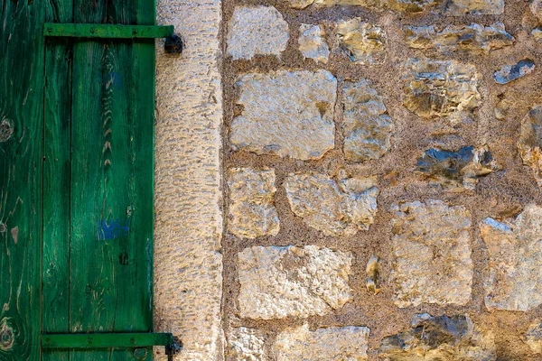 Kısmen Ahşap Kepenkleri Ile Penceresinin Görüntüleme — Stok fotoğraf