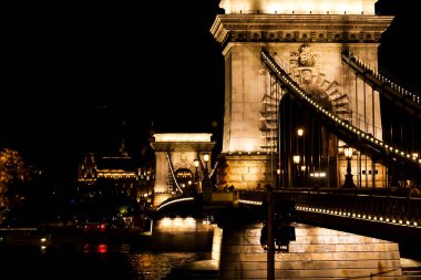 Budapeşte, ışıklı Landhide köprü geceleri, Macaristan