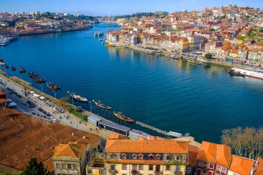 Şehir manzarası, üst noktadan şehir görüntüsü. Porto, Portekiz