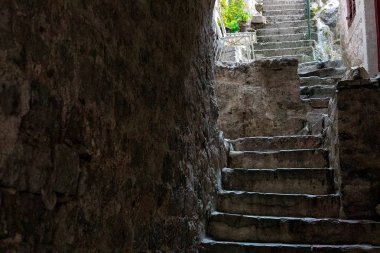 Görünüm merdivenlerden aşağıdan yukarıya, Karadağ