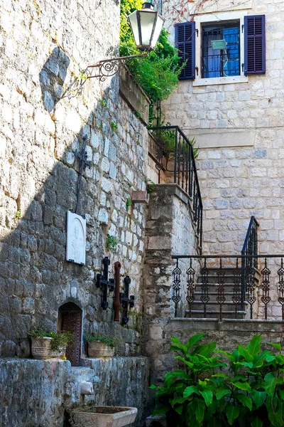 Fachada Edifício Autêntica Cidade Velha Kotor Montenegro Vemos Casas Pedra — Fotografia de Stock