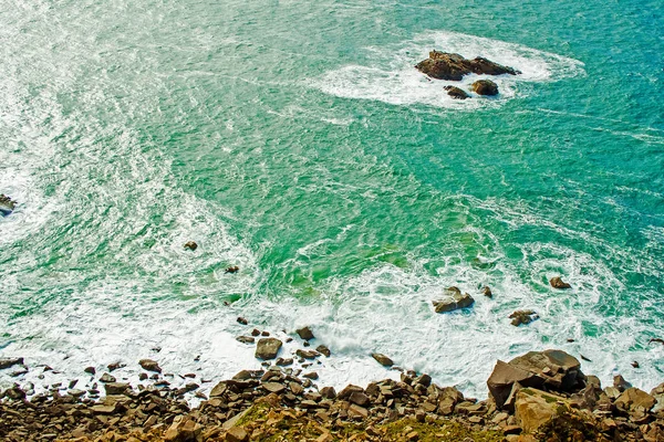 美しい海の景色 岩の岬から大西洋の眺め シントラ 岩の岬 リズボン ポルトガル — ストック写真