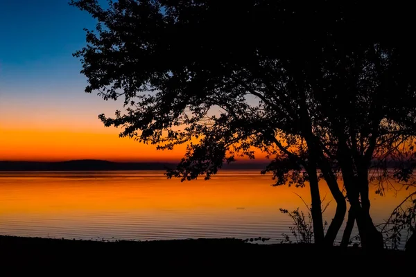 Increíble Brillante Puesta Sol Sobre Agua Mar Minsk Belarús — Foto de Stock