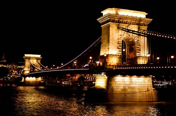 Budapeste Iluminada Ponte Landhide Noite Hungria — Fotografia de Stock