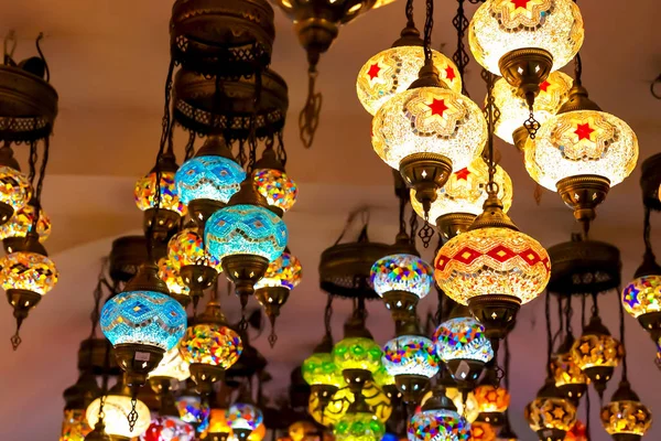 Souvenirladen Mit Einer Vielzahl Von Türkischen Lampen Zum Verkauf Der — Stockfoto