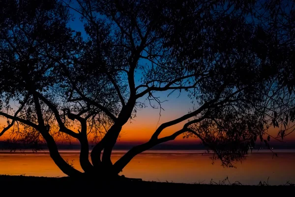 Unglaublicher Heller Sonnenuntergang Über Dem Wasser Minsker Meer Weißrussland — Stockfoto