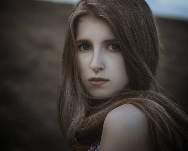 Retrato Menina Confiante Bonita — Fotografia de Stock