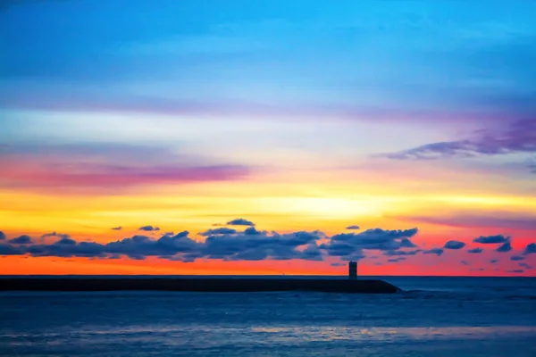 Zeegezicht Golven Van Atlantische Oceaan Crash Tegen Rotsen Bij Zonsondergang — Stockfoto