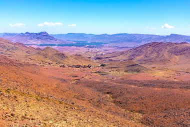 Güzel bir dağ manzarası, jeolojik bir harika. Atlas Dağları, Fas.