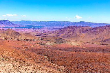 Güzel bir dağ manzarası, jeolojik bir harika. Atlas Dağları, Fas.