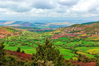 Marakeş'ten Atlas Dağları'na yolculuk sırasında manzara ve manzara, Fas
