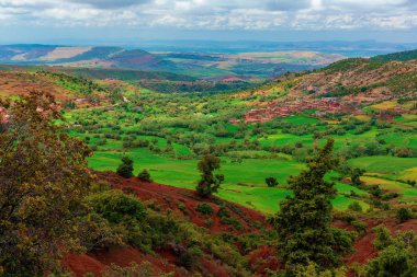 Marakeş'ten Atlas Dağları'na yolculuk sırasında manzara ve manzara, Fas