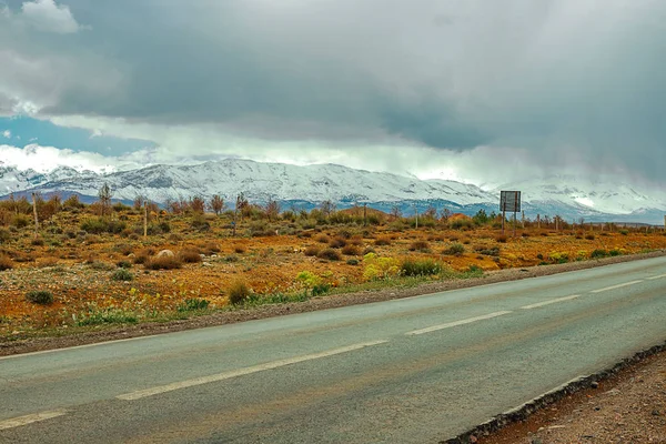 Road in Atlas Mountains in Morocco. Journey through Morocco — Stock Photo, Image