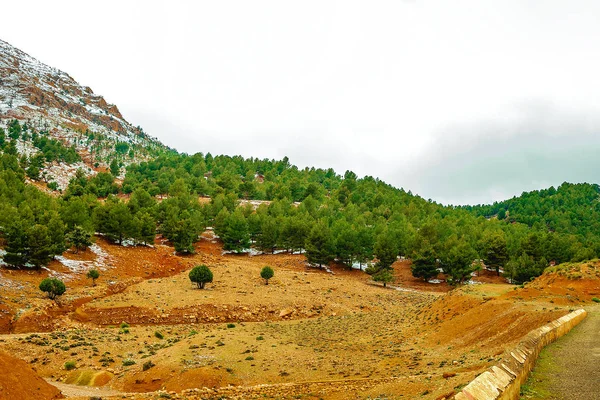 Beau panorama hivernal des montagnes BOUIBLANE - MAROC — Photo