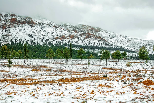 Nádherné zimní panorama hor Bouiblane-Maroko — Stock fotografie