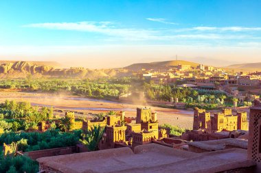 Kasbah AIT Ben Haddou Fas Atlas dağlarında.