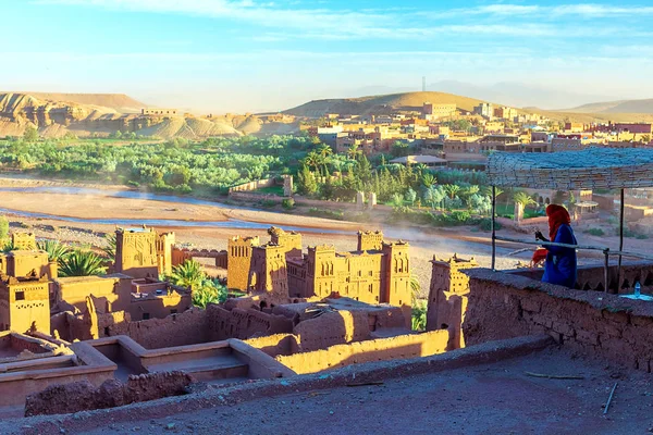 Kasbah Ait Ben Haddou en las montañas del Atlas de Marruecos . — Foto de Stock