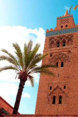 Marakeş eski medine Koutoubia Camii minare
