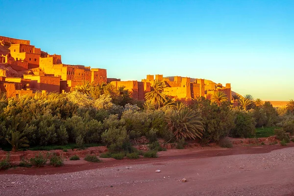 Kasbah Ait Ben Haddou en las montañas del Atlas de Marruecos . — Foto de Stock