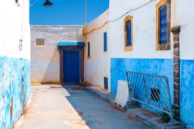 Mavi ve Beyaz Sokak Rabat Fas Kasbah des Oudaias içinde