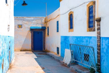 Mavi ve Beyaz Sokak Rabat Fas Kasbah des Oudaias içinde